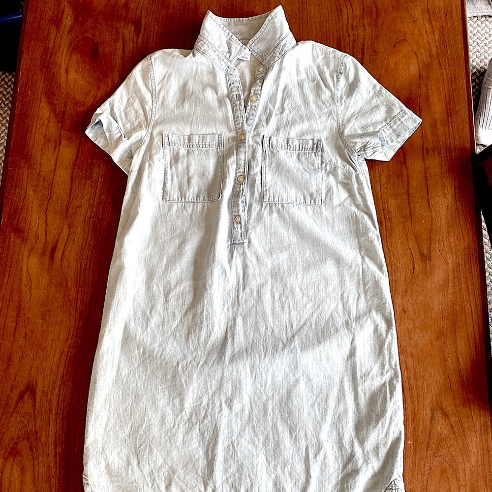 Old navy chambray cotton shirt dress. Excellent condition. Small.